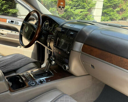 Коричневий Фольксваген Туарег, об'ємом двигуна 4.2 л та пробігом 210 тис. км за 8800 $, фото 11 на Automoto.ua