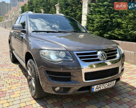 Коричневий Фольксваген Туарег, об'ємом двигуна 4.2 л та пробігом 210 тис. км за 8800 $, фото 6 на Automoto.ua