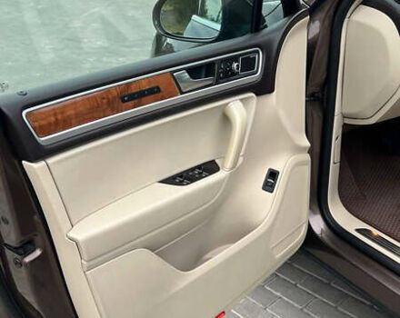 Коричневий Фольксваген Туарег, об'ємом двигуна 2.97 л та пробігом 368 тис. км за 15500 $, фото 18 на Automoto.ua