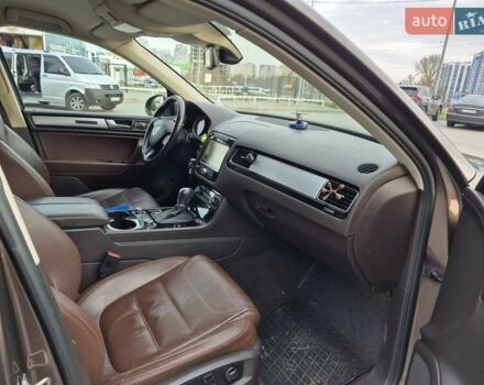 Коричневый Фольксваген Туарег, объемом двигателя 2.97 л и пробегом 260 тыс. км за 19950 $, фото 11 на Automoto.ua