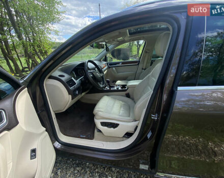 Коричневий Фольксваген Туарег, об'ємом двигуна 2.97 л та пробігом 348 тис. км за 20500 $, фото 27 на Automoto.ua