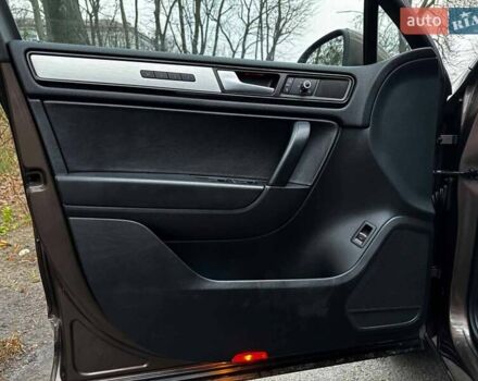 Коричневий Фольксваген Туарег, об'ємом двигуна 3 л та пробігом 296 тис. км за 19390 $, фото 9 на Automoto.ua