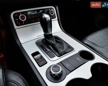 Коричневий Фольксваген Туарег, об'ємом двигуна 3 л та пробігом 296 тис. км за 19390 $, фото 21 на Automoto.ua