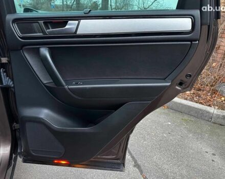 Коричневий Фольксваген Туарег, об'ємом двигуна 3 л та пробігом 296 тис. км за 19390 $, фото 29 на Automoto.ua