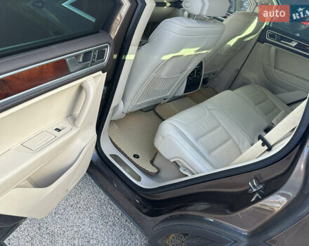 Коричневий Фольксваген Туарег, об'ємом двигуна 2.97 л та пробігом 175 тис. км за 19800 $, фото 9 на Automoto.ua