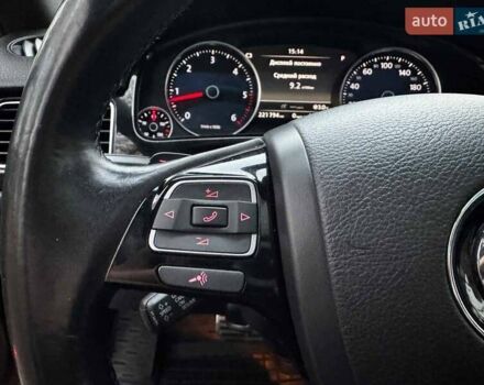 Коричневий Фольксваген Туарег, об'ємом двигуна 3 л та пробігом 296 тис. км за 19390 $, фото 16 на Automoto.ua