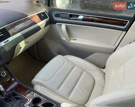 Коричневий Фольксваген Туарег, об'ємом двигуна 2.97 л та пробігом 175 тис. км за 19800 $, фото 11 на Automoto.ua