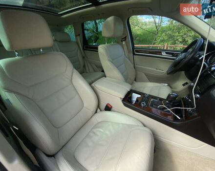 Коричневий Фольксваген Туарег, об'ємом двигуна 2.97 л та пробігом 348 тис. км за 20500 $, фото 17 на Automoto.ua