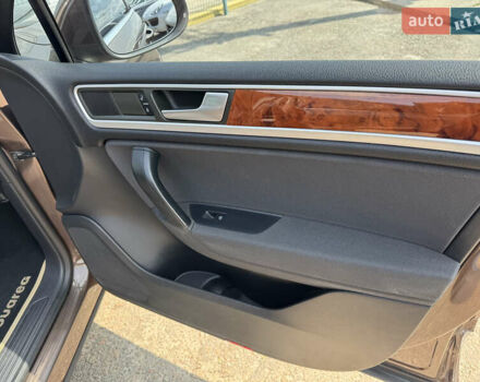 Коричневый Фольксваген Туарег, объемом двигателя 2.97 л и пробегом 214 тыс. км за 17490 $, фото 40 на Automoto.ua