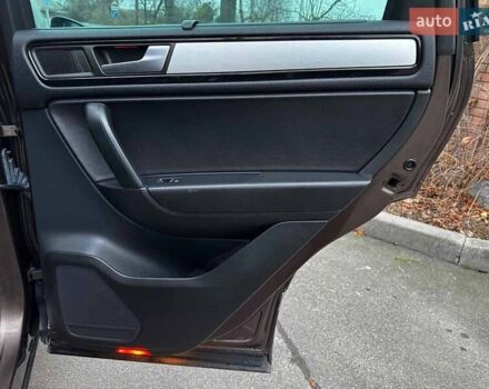 Коричневий Фольксваген Туарег, об'ємом двигуна 3 л та пробігом 296 тис. км за 19390 $, фото 29 на Automoto.ua