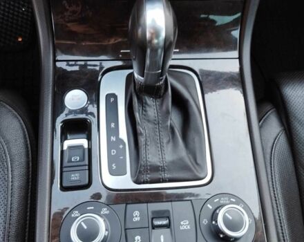 Коричневый Фольксваген Туарег, объемом двигателя 3 л и пробегом 235 тыс. км за 20998 $, фото 10 на Automoto.ua