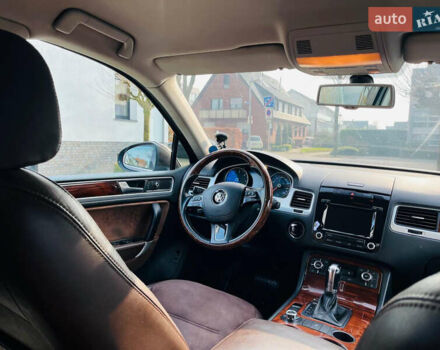 Коричневый Фольксваген Туарег, объемом двигателя 3 л и пробегом 175 тыс. км за 19000 $, фото 4 на Automoto.ua