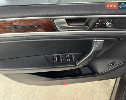 Коричневый Фольксваген Туарег, объемом двигателя 2.97 л и пробегом 300 тыс. км за 21300 $, фото 24 на Automoto.ua