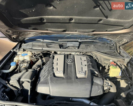 Коричневый Фольксваген Туарег, объемом двигателя 2.97 л и пробегом 273 тыс. км за 20000 $, фото 23 на Automoto.ua