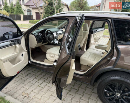 Коричневый Фольксваген Туарег, объемом двигателя 2.97 л и пробегом 239 тыс. км за 17500 $, фото 12 на Automoto.ua