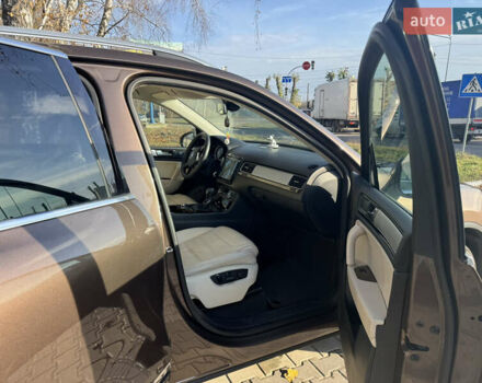 Коричневый Фольксваген Туарег, объемом двигателя 2.97 л и пробегом 273 тыс. км за 20000 $, фото 12 на Automoto.ua