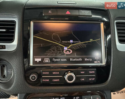 Коричневый Фольксваген Туарег, объемом двигателя 2.97 л и пробегом 300 тыс. км за 21300 $, фото 16 на Automoto.ua