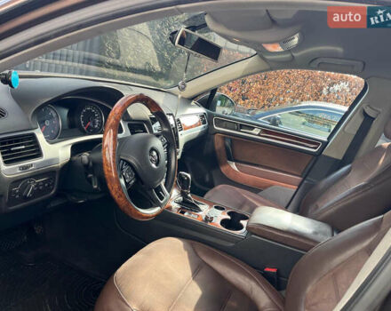 Коричневый Фольксваген Туарег, объемом двигателя 3 л и пробегом 175 тыс. км за 19000 $, фото 6 на Automoto.ua