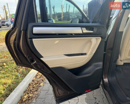 Коричневый Фольксваген Туарег, объемом двигателя 2.97 л и пробегом 273 тыс. км за 20000 $, фото 19 на Automoto.ua