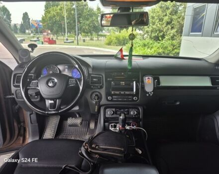 Коричневый Фольксваген Туарег, объемом двигателя 3 л и пробегом 265 тыс. км за 20000 $, фото 3 на Automoto.ua