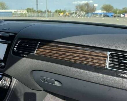 Коричневый Фольксваген Туарег, объемом двигателя 3 л и пробегом 80 тыс. км за 17500 $, фото 5 на Automoto.ua