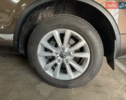 Коричневый Фольксваген Туарег, объемом двигателя 2.97 л и пробегом 273 тыс. км за 20000 $, фото 49 на Automoto.ua