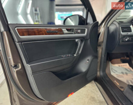 Коричневый Фольксваген Туарег, объемом двигателя 2.97 л и пробегом 300 тыс. км за 21300 $, фото 27 на Automoto.ua