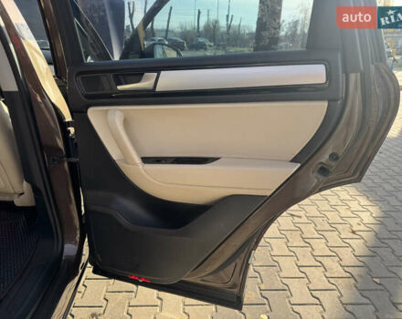 Коричневый Фольксваген Туарег, объемом двигателя 2.97 л и пробегом 273 тыс. км за 20000 $, фото 18 на Automoto.ua