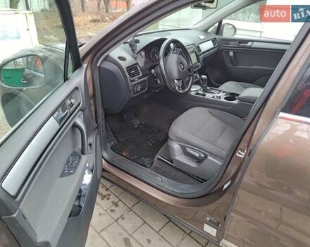 Коричневый Фольксваген Туарег, объемом двигателя 2.97 л и пробегом 225 тыс. км за 20000 $, фото 3 на Automoto.ua