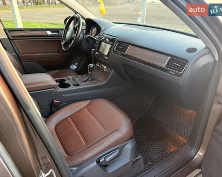 Коричневий Фольксваген Туарег, об'ємом двигуна 2.97 л та пробігом 198 тис. км за 18500 $, фото 6 на Automoto.ua