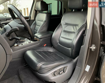 Коричневый Фольксваген Туарег, объемом двигателя 3 л и пробегом 227 тыс. км за 23855 $, фото 27 на Automoto.ua