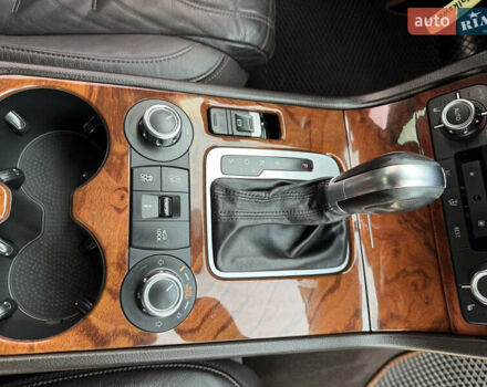 Коричневый Фольксваген Туарег, объемом двигателя 3 л и пробегом 191 тыс. км за 18000 $, фото 29 на Automoto.ua