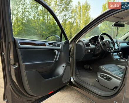 Коричневый Фольксваген Туарег, объемом двигателя 3 л и пробегом 227 тыс. км за 24450 $, фото 26 на Automoto.ua