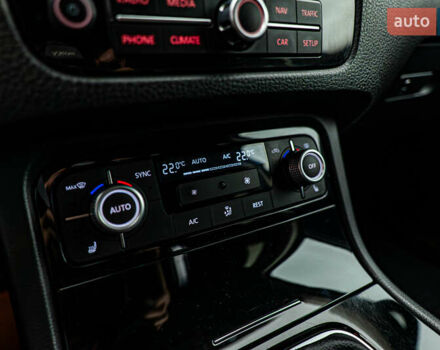 Коричневый Фольксваген Туарег, объемом двигателя 3 л и пробегом 100 тыс. км за 22796 $, фото 14 на Automoto.ua