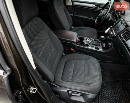 Коричневый Фольксваген Туарег, объемом двигателя 3 л и пробегом 100 тыс. км за 22796 $, фото 16 на Automoto.ua