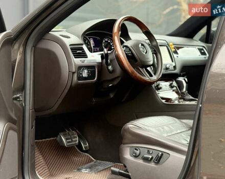 Коричневый Фольксваген Туарег, объемом двигателя 2.97 л и пробегом 248 тыс. км за 28900 $, фото 12 на Automoto.ua