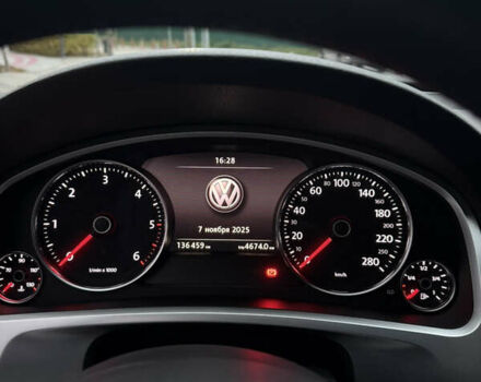 Коричневый Фольксваген Туарег, объемом двигателя 2.97 л и пробегом 136 тыс. км за 34000 $, фото 7 на Automoto.ua