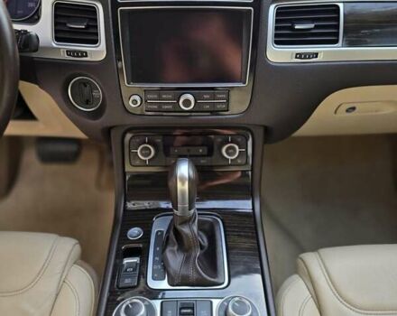 Коричневый Фольксваген Туарег, объемом двигателя 2.97 л и пробегом 160 тыс. км за 29000 $, фото 28 на Automoto.ua