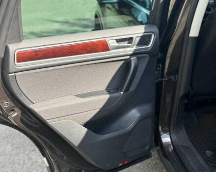 Коричневый Фольксваген Туарег, объемом двигателя 3 л и пробегом 135 тыс. км за 25100 $, фото 10 на Automoto.ua