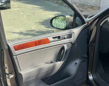 Коричневый Фольксваген Туарег, объемом двигателя 3 л и пробегом 135 тыс. км за 25100 $, фото 5 на Automoto.ua