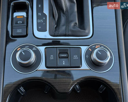 Коричневый Фольксваген Туарег, объемом двигателя 3 л и пробегом 220 тыс. км за 26500 $, фото 48 на Automoto.ua