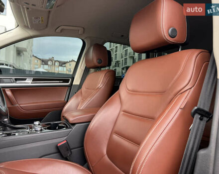 Коричневый Фольксваген Туарег, объемом двигателя 3 л и пробегом 220 тыс. км за 29800 $, фото 29 на Automoto.ua