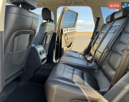 Коричневый Фольксваген Туарег, объемом двигателя 3 л и пробегом 220 тыс. км за 26500 $, фото 49 на Automoto.ua