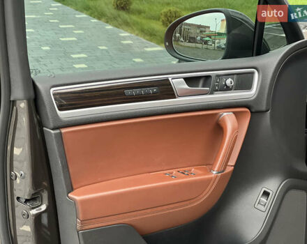 Коричневый Фольксваген Туарег, объемом двигателя 3 л и пробегом 220 тыс. км за 29800 $, фото 25 на Automoto.ua