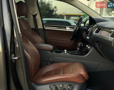 Коричневий Фольксваген Туарег, об'ємом двигуна 2.97 л та пробігом 220 тис. км за 28990 $, фото 63 на Automoto.ua