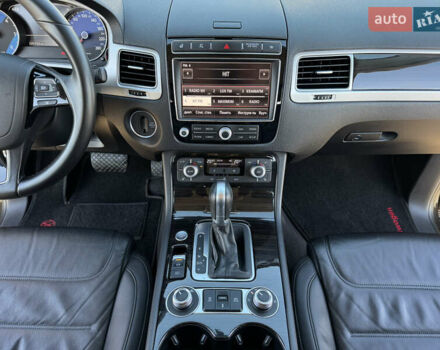 Коричневый Фольксваген Туарег, объемом двигателя 3 л и пробегом 220 тыс. км за 26500 $, фото 34 на Automoto.ua