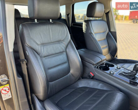 Коричневый Фольксваген Туарег, объемом двигателя 3 л и пробегом 220 тыс. км за 26500 $, фото 25 на Automoto.ua