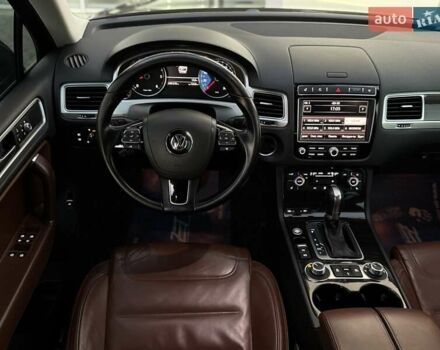 Коричневий Фольксваген Туарег, об'ємом двигуна 2.97 л та пробігом 220 тис. км за 28990 $, фото 48 на Automoto.ua