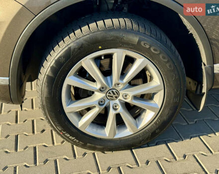 Коричневый Фольксваген Туарег, объемом двигателя 3 л и пробегом 220 тыс. км за 26500 $, фото 13 на Automoto.ua