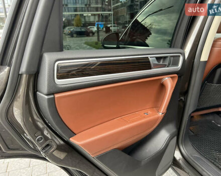 Коричневый Фольксваген Туарег, объемом двигателя 3 л и пробегом 220 тыс. км за 29800 $, фото 31 на Automoto.ua